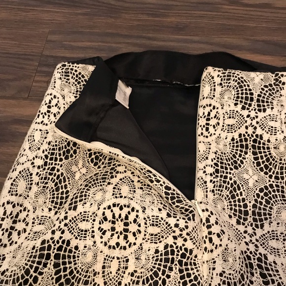 🎉5x HP🎉 Julie Haus Lace Black & White Silk Skirt - Picture 4 of 6